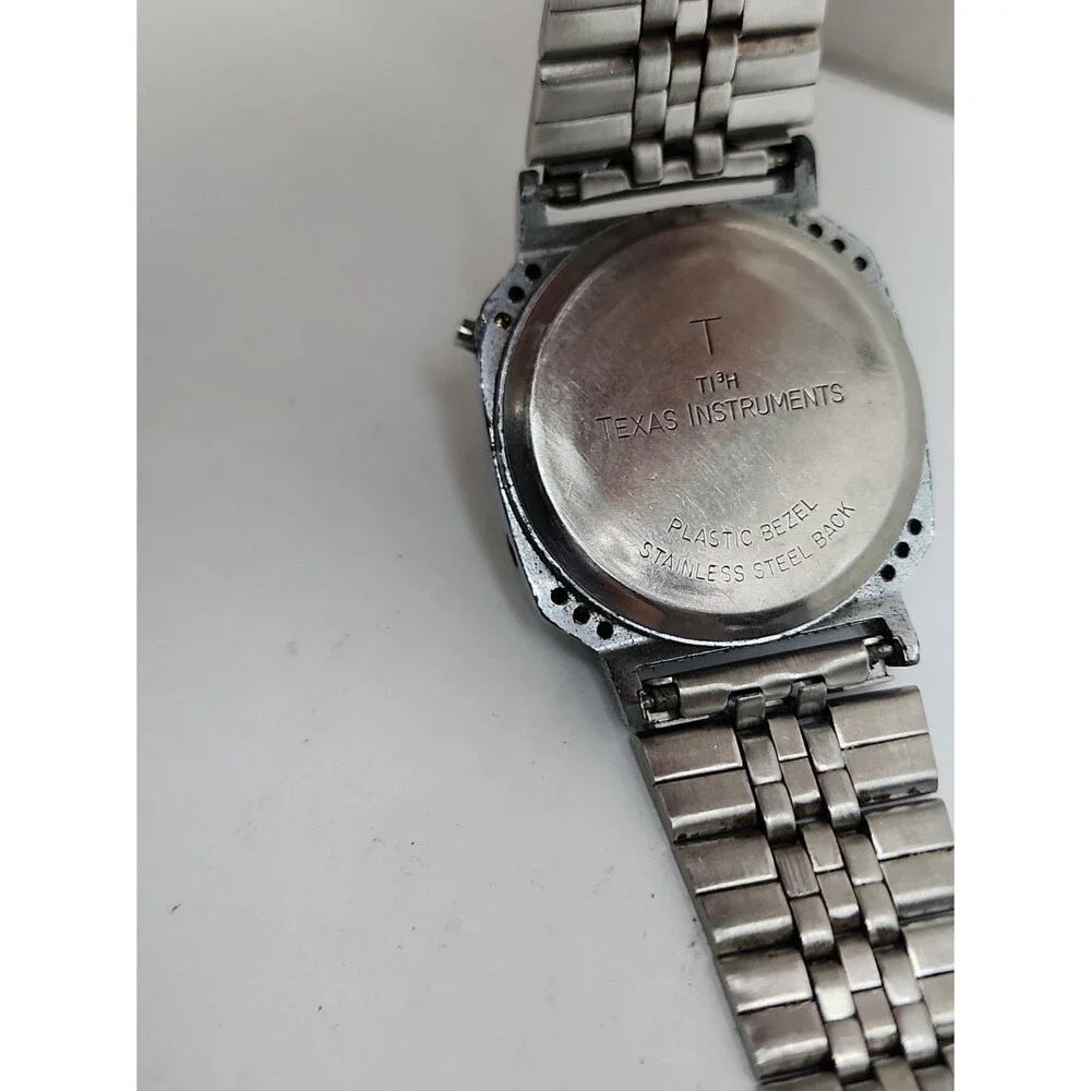 Vintage Texas Instruments LCD Digital Quartz Mens Silver Retro Watch New Battery